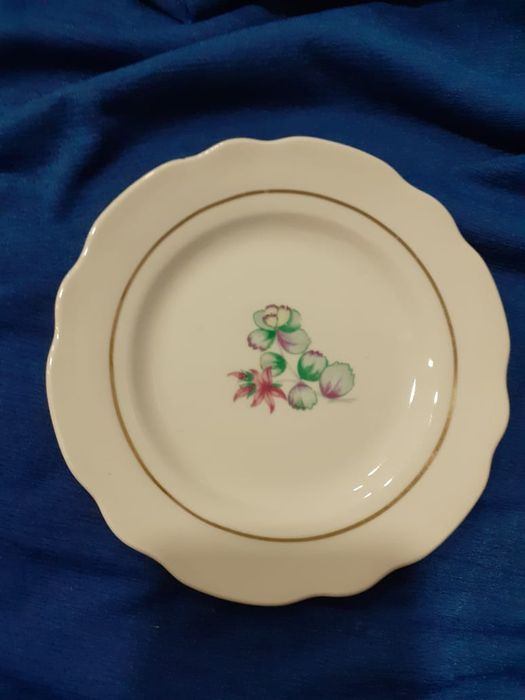 Продам тарелки разные