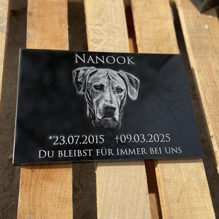 Гравиране върху черен гранит – Паметни плочи, подаръци, икони