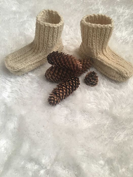 Botosei din lana tricotati manual marimea 36-37