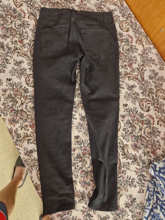 Vand blugi cu petece albastre