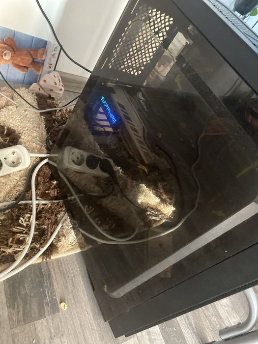 Vand pc gaming 900 lei cititi descriera nu trimit prin curier