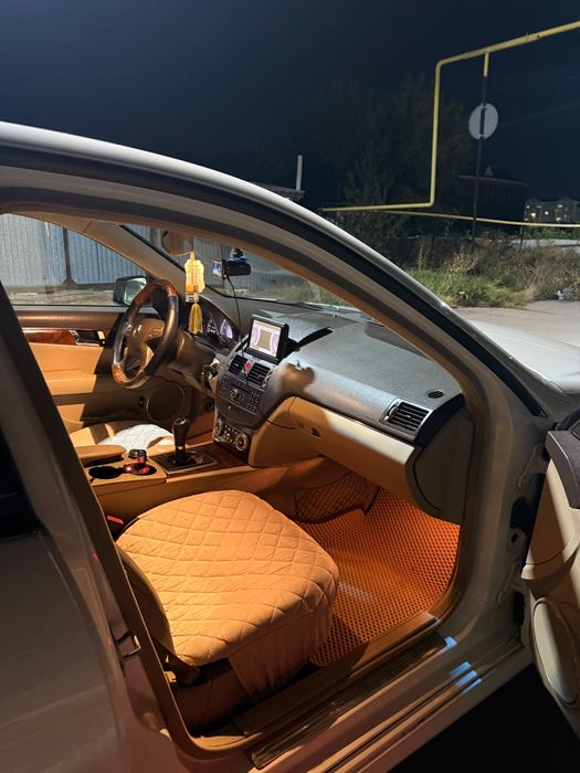 В продаже Mercedes Benz c350