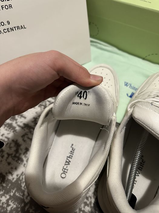 vand sau schimb cu trackuri albe 40-41 stare noua