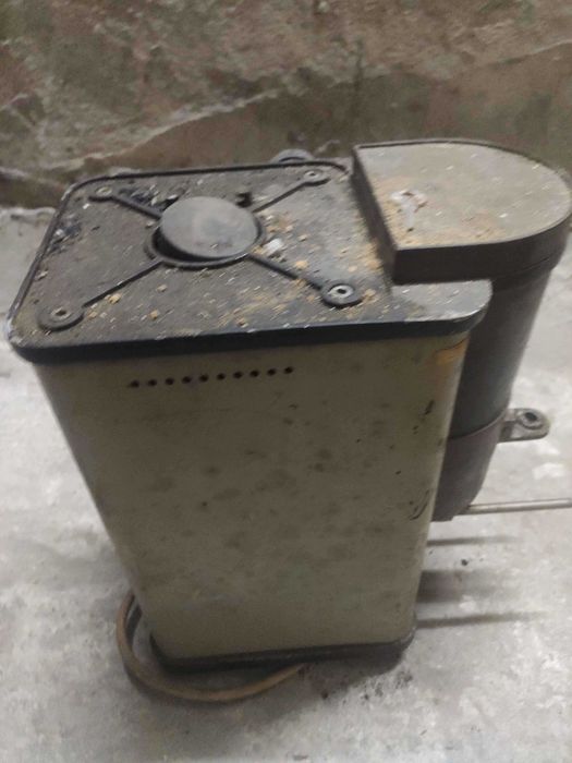 Професионална работеща кафемелачна 220V българско производство Плевен