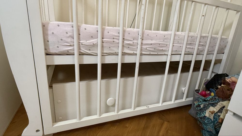 Манеж с маятником