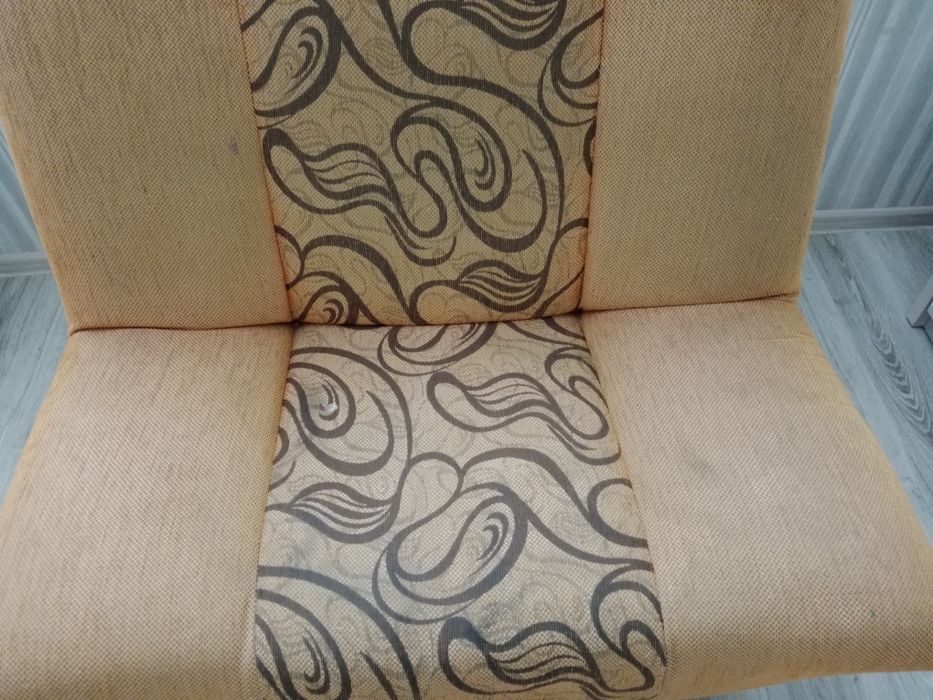 Срочно продам два кресла и диван