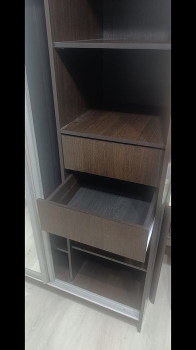 Продается шкаф -купе б/у в отличном состоянии