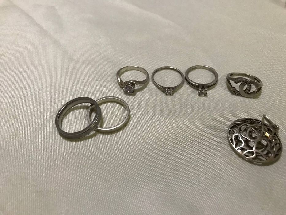 Kumush uzuklar sotiladi