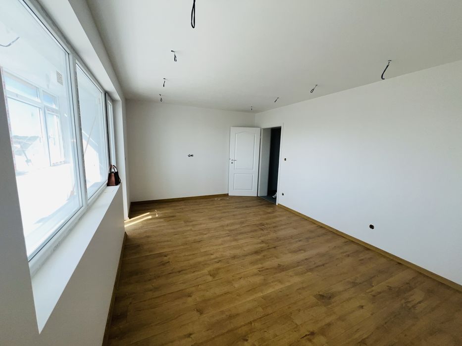 Продава се Двустаен апартамент в Добрич, Център - 60 кв.м за 1449 €/кв.м - Снимка #1