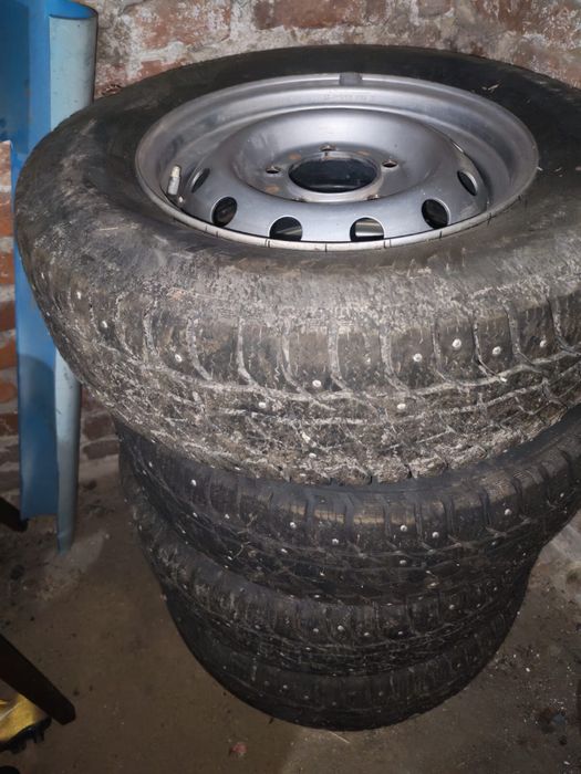 Диски с резиной.