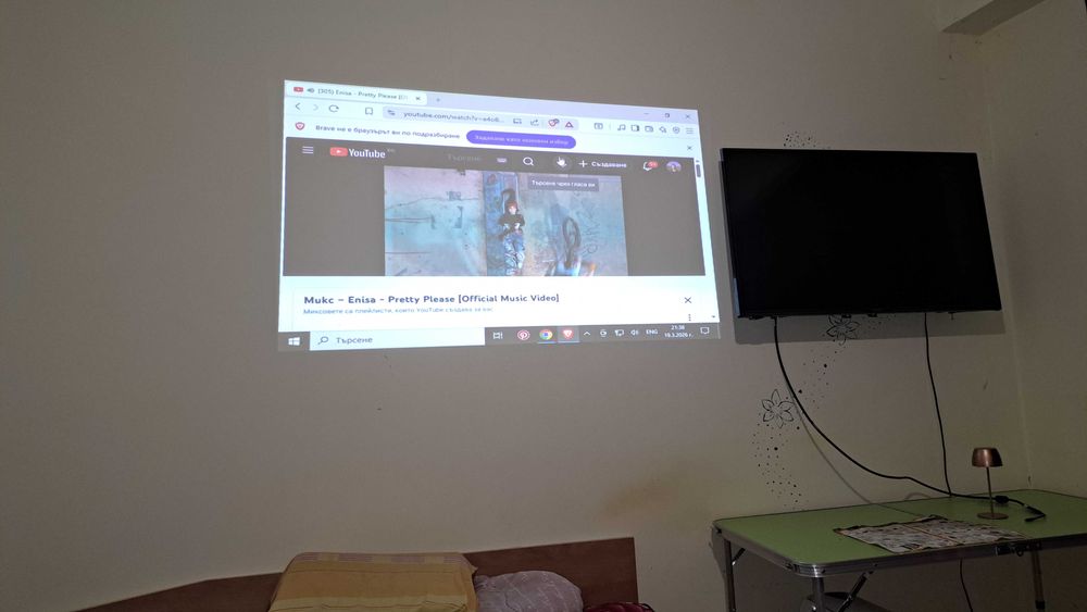 Продава се проектор