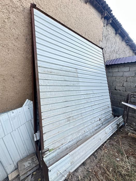 Сыртқы Жалюз екеуі бар .