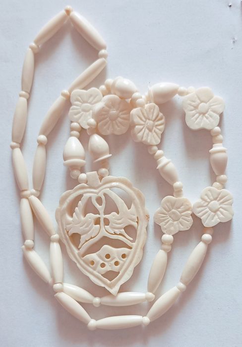 Дамско  колие от кост