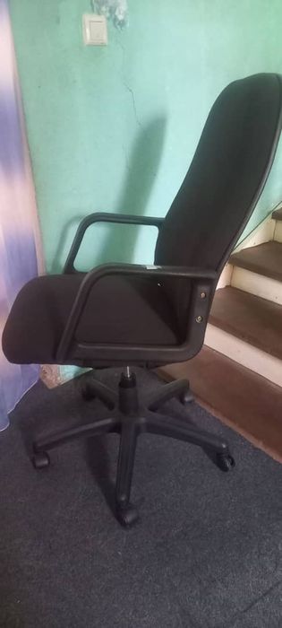Кресло сотилади офисний