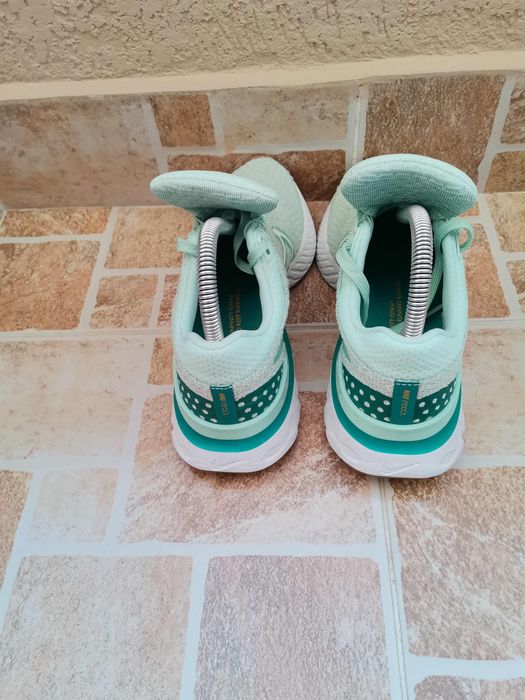 Маратонки NIKE REACT INFINITY.Номер 38,5.
