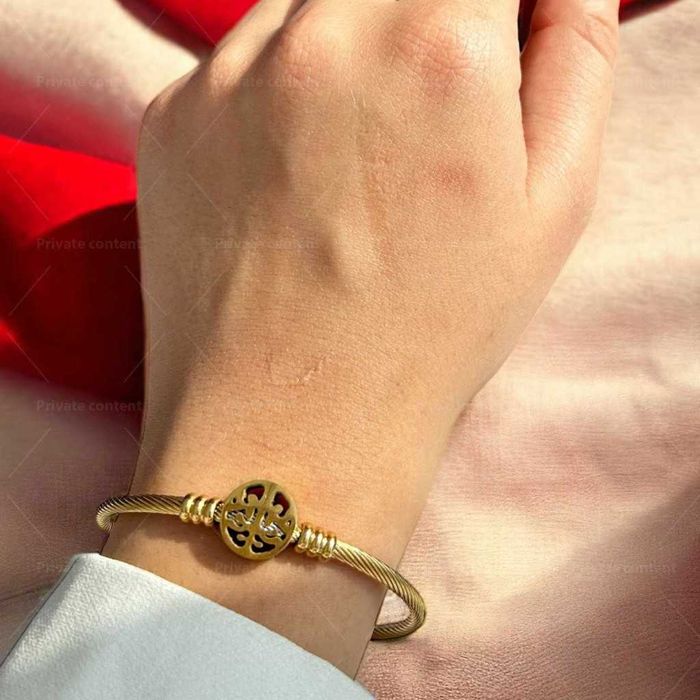 Дамска гривна - сребърно покритите.

Бижута от медицинска стомана.