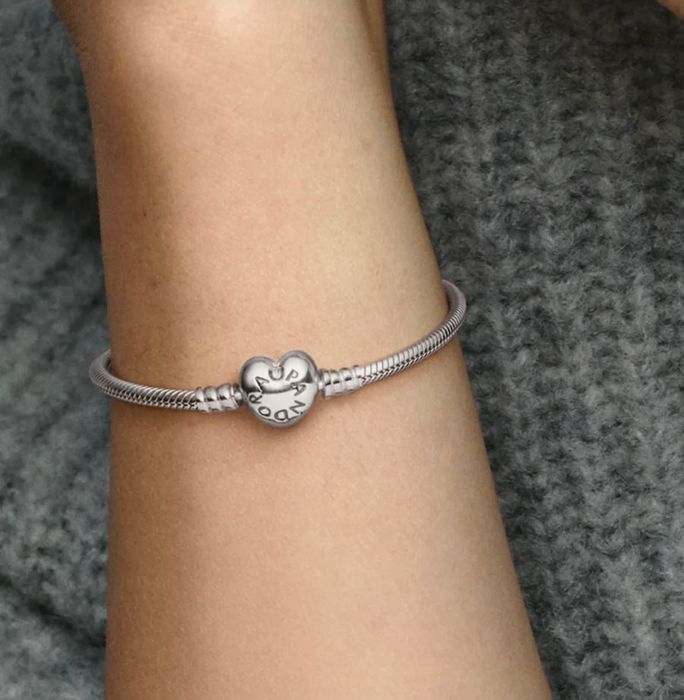 Продам браслет Pandora.