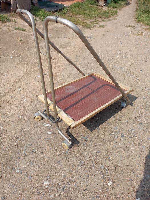 Продам столик вспомогательный, раскладной