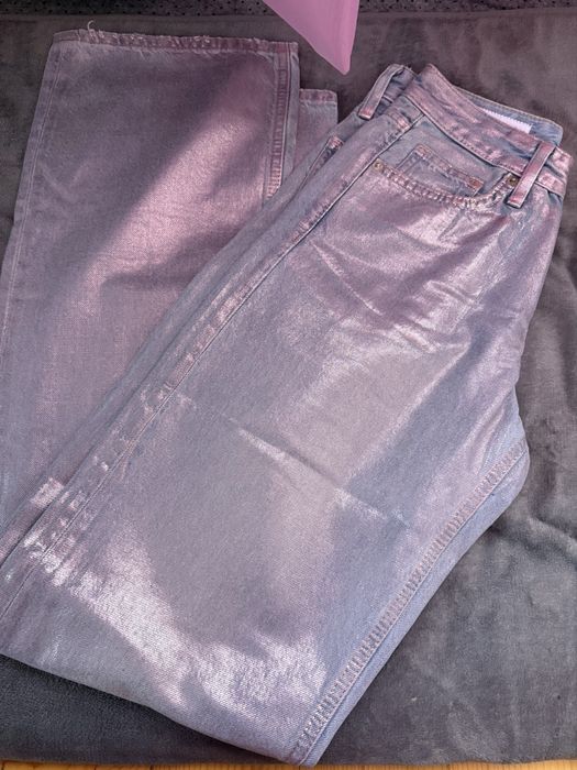 Дънки с интересен розов ефект Zara
