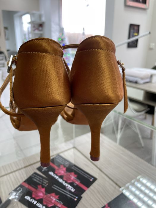 Обувки за танци