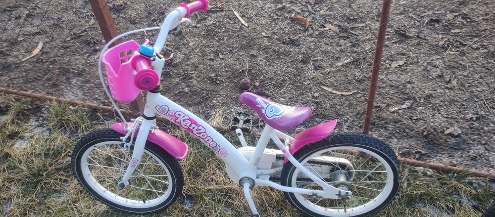 Trotinete și biciclete in stare functionala