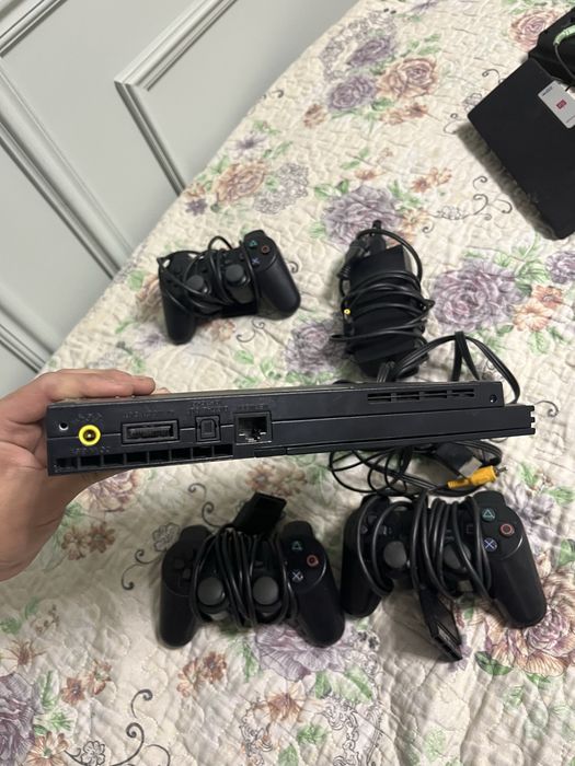 Плештейшн 2 3 джостикпен сатылды