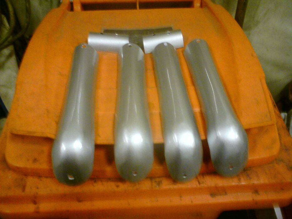 фарчета,седалка,брони,маска.тас,бутонче, стопчета за москвич с педали