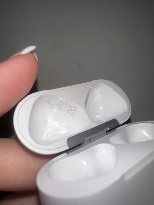 AirPods4- Noi sigilate