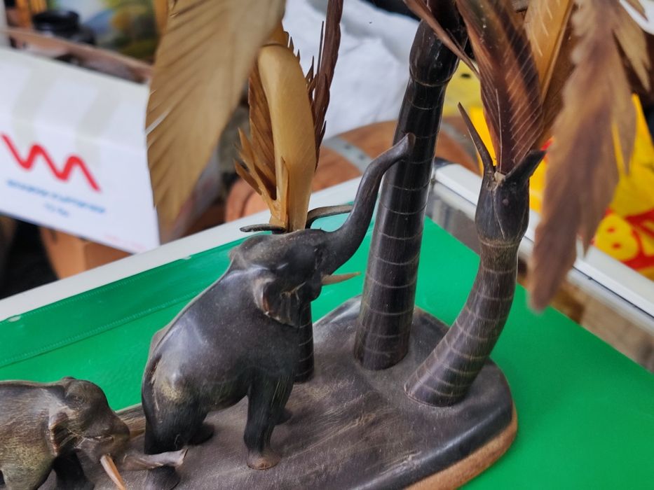 Статуетка от кост рог слончета слон