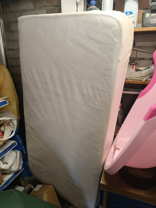 Продам Детскую кроватку с матрасом