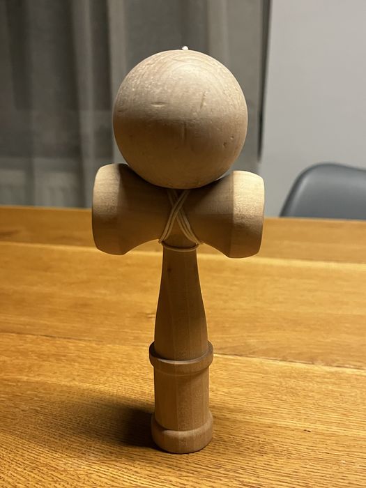 Kendama din lemn - nefinisat