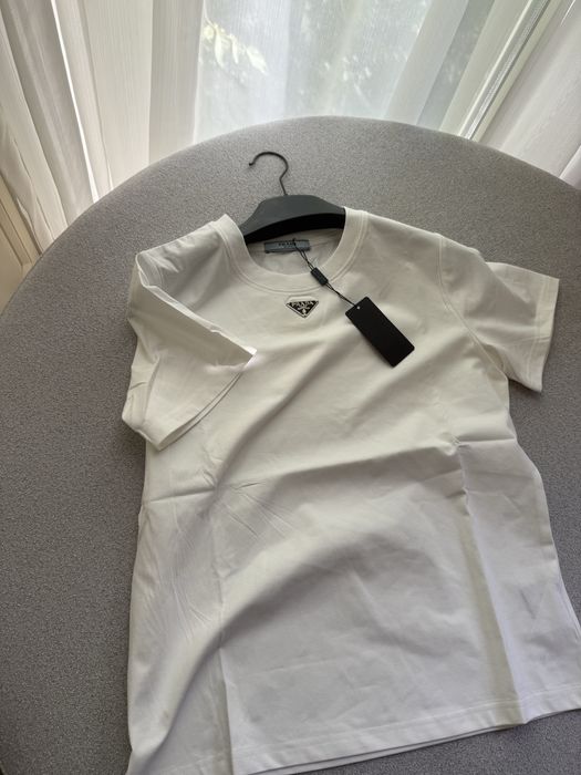 Продам женскую футболку Прада