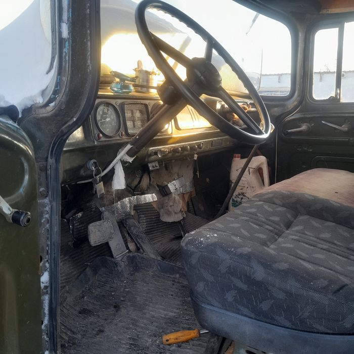 Продам зил 130 .