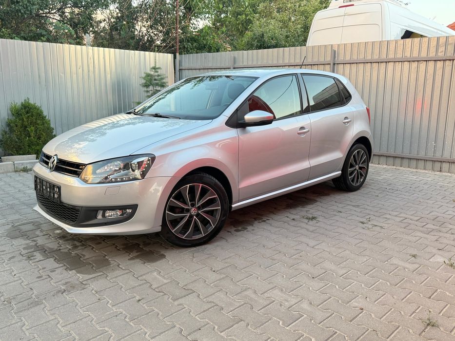 VOLKSWAGEN Polo