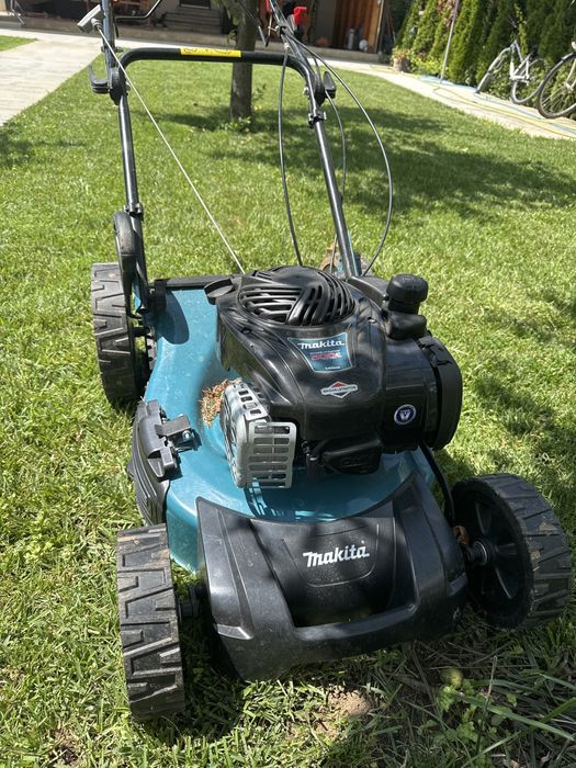 Masina de tins iarba makita PLM4628N cu tractiune urgent