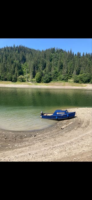 Barcă  cu motor de 4 cai si peridoc