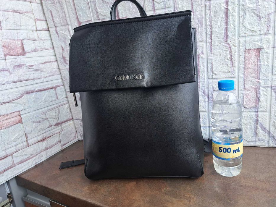 дамска раница,Calvin Klein черна чанта