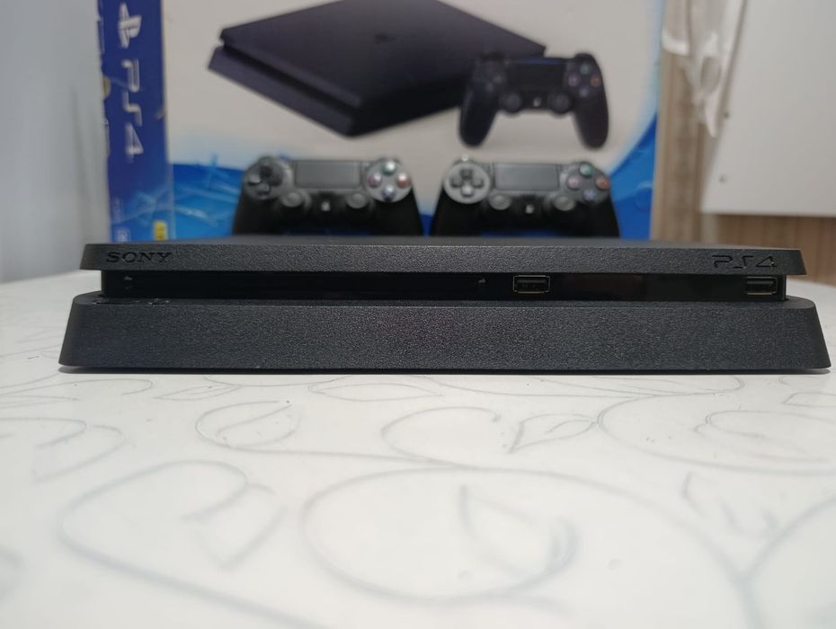 Приставка PS4 slim