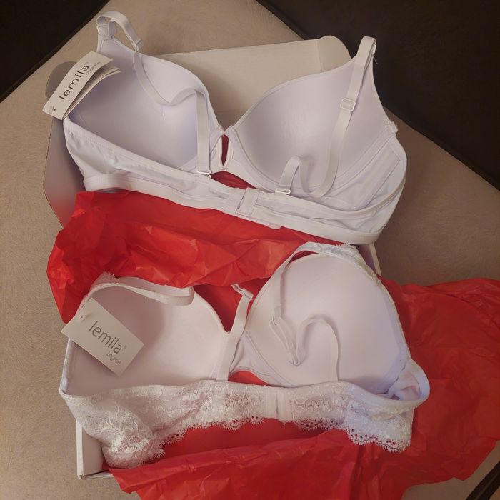 Сутиени, бели с банел