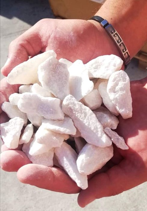 Piatra decorativa marmura alba se vinde la sac de 50kg la 50 lei