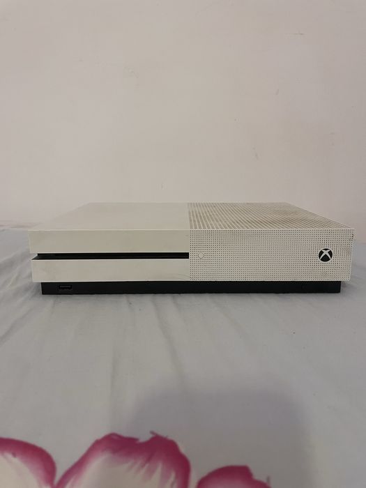 Xbox One S cu CD-ROM