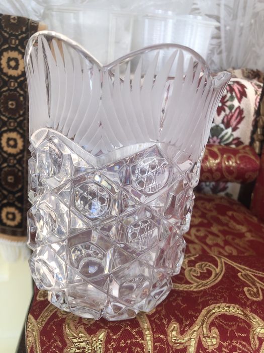 Хрустальная ваща для цветов