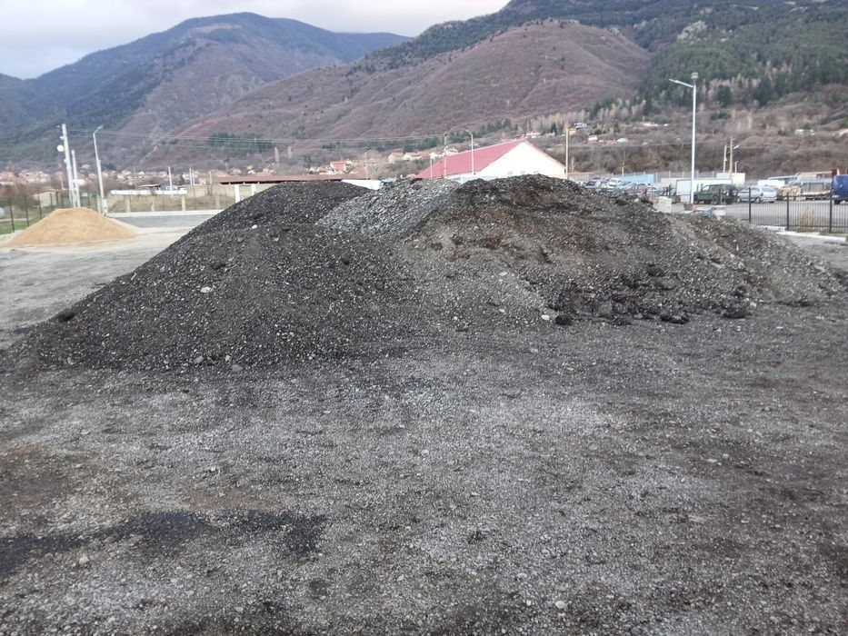 Продавам филц-пясък ,Скална маса трошено и всички инертни материали н