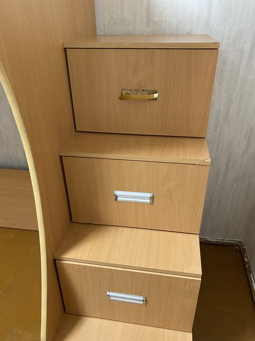 Кровать двухъярусная