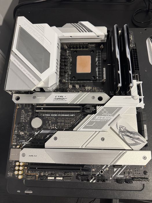 Kit gaming intel 14900k placa de baza asus rog rtx 5070