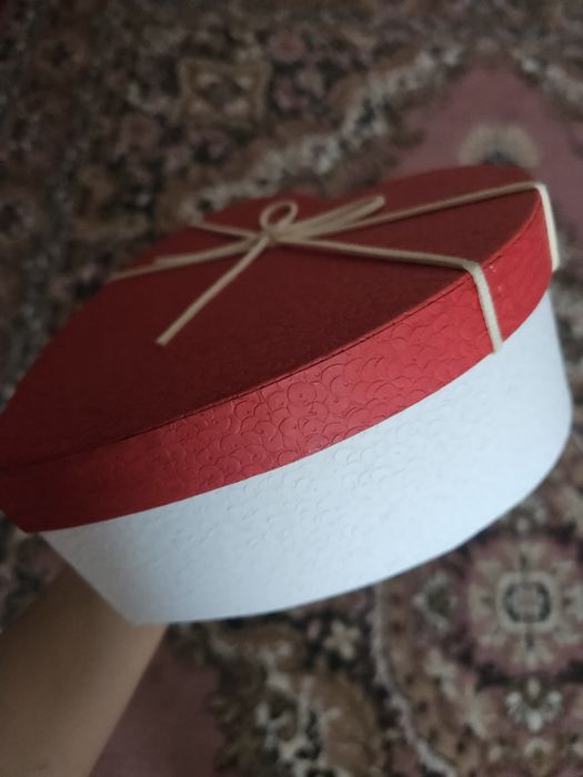 Коробка для подарка небольшая
