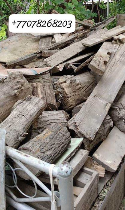 Доски, дрова распиленные