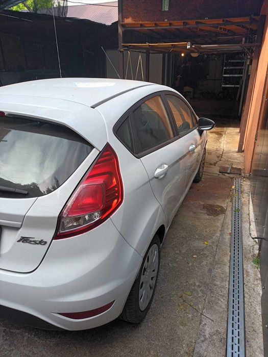 Vand masina Ford Fiesta in Bucuresti