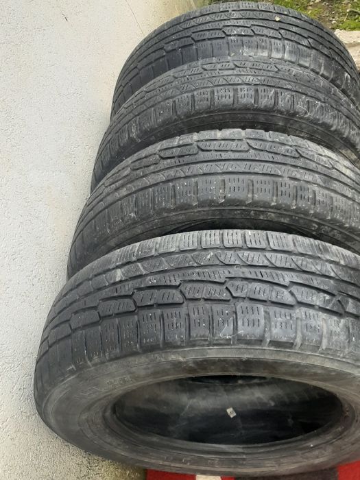 Anvelope 215/70/ 16 . Set ș.i 205/65/16 .C două.