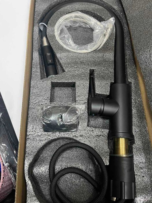 Дефект смесител за кухня с издърпваща се глава и 2 режима на стр 9600